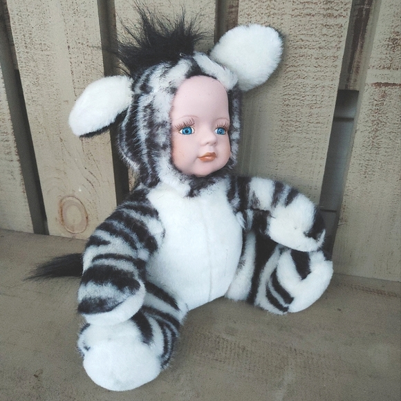 Show Stoppers Born to be Wild Series presents Stripes the Zebra Stuffed Doll 9" - Picture 11 of 12